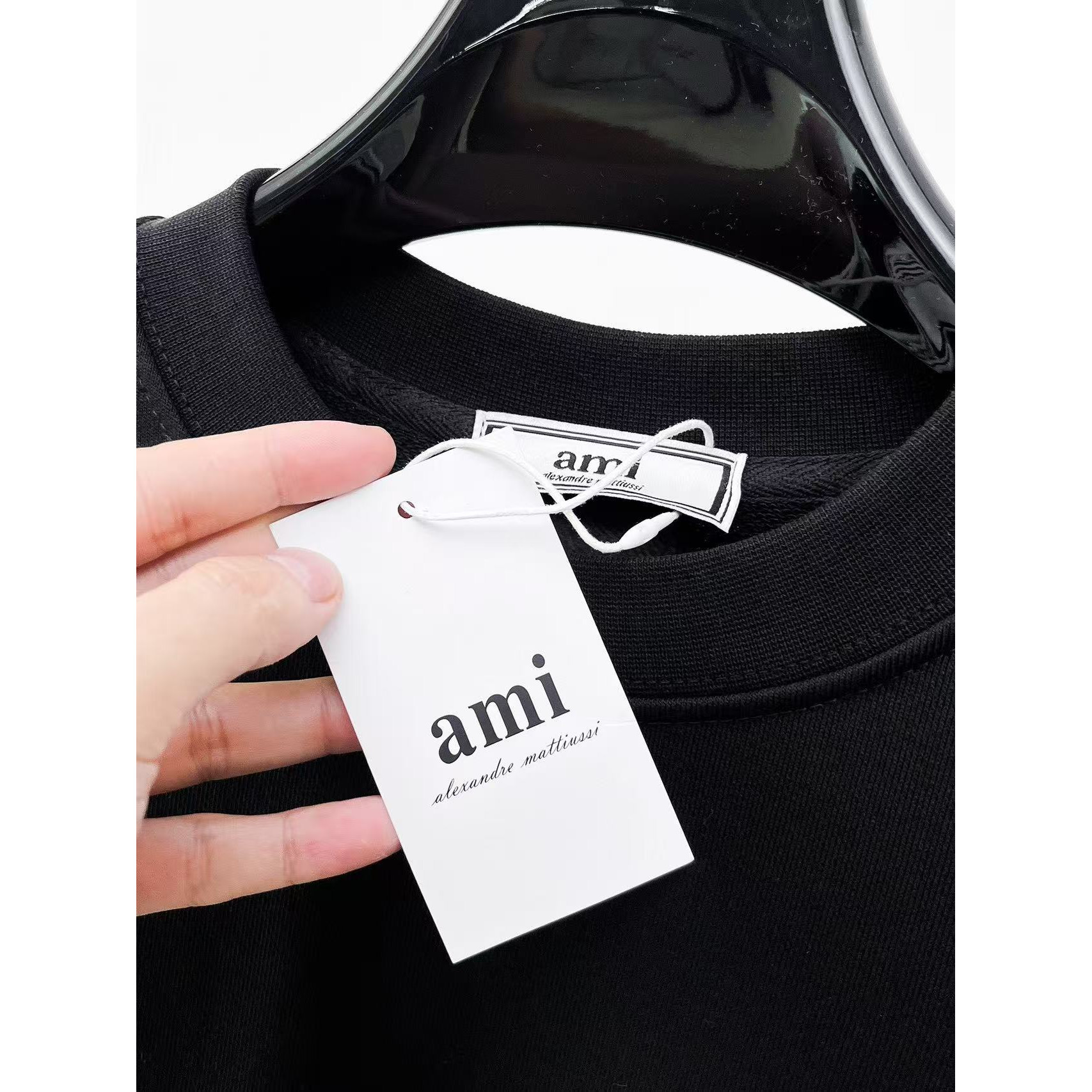<p>AMI Paris 圓領長袖(黑)</p>