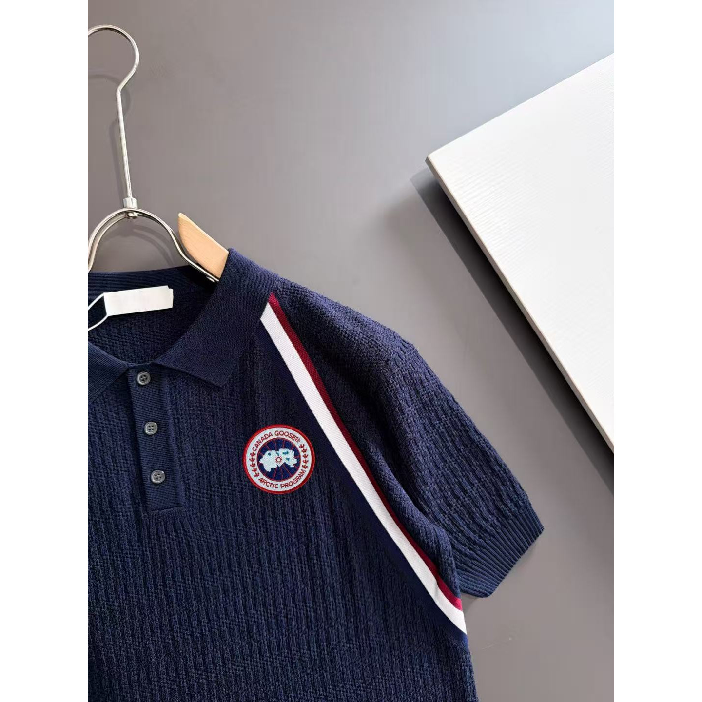 <p>Canada Goose 男款短袖T恤(786943)</p>