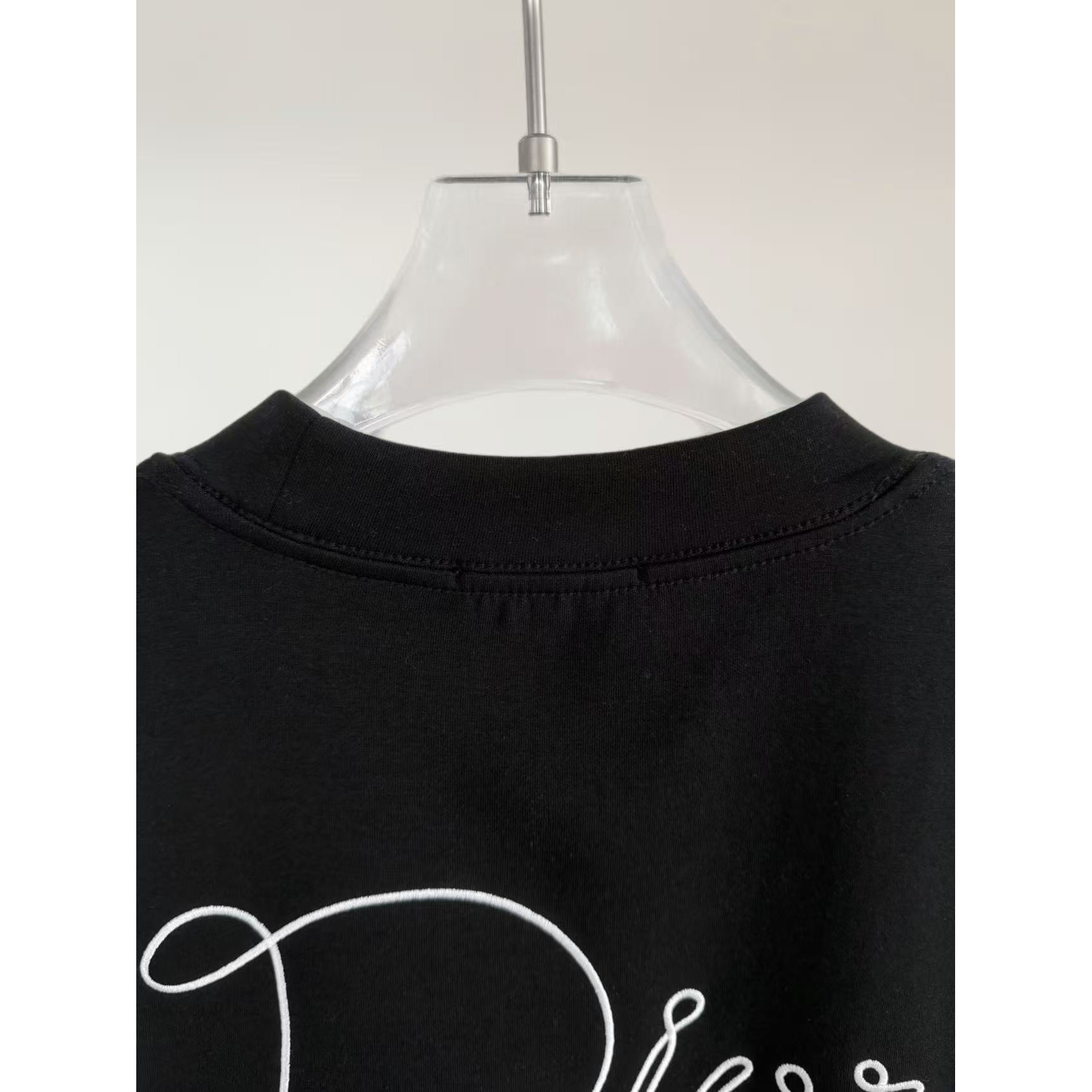 <p>DIOR 刺绣短袖T恤(黑)</p>