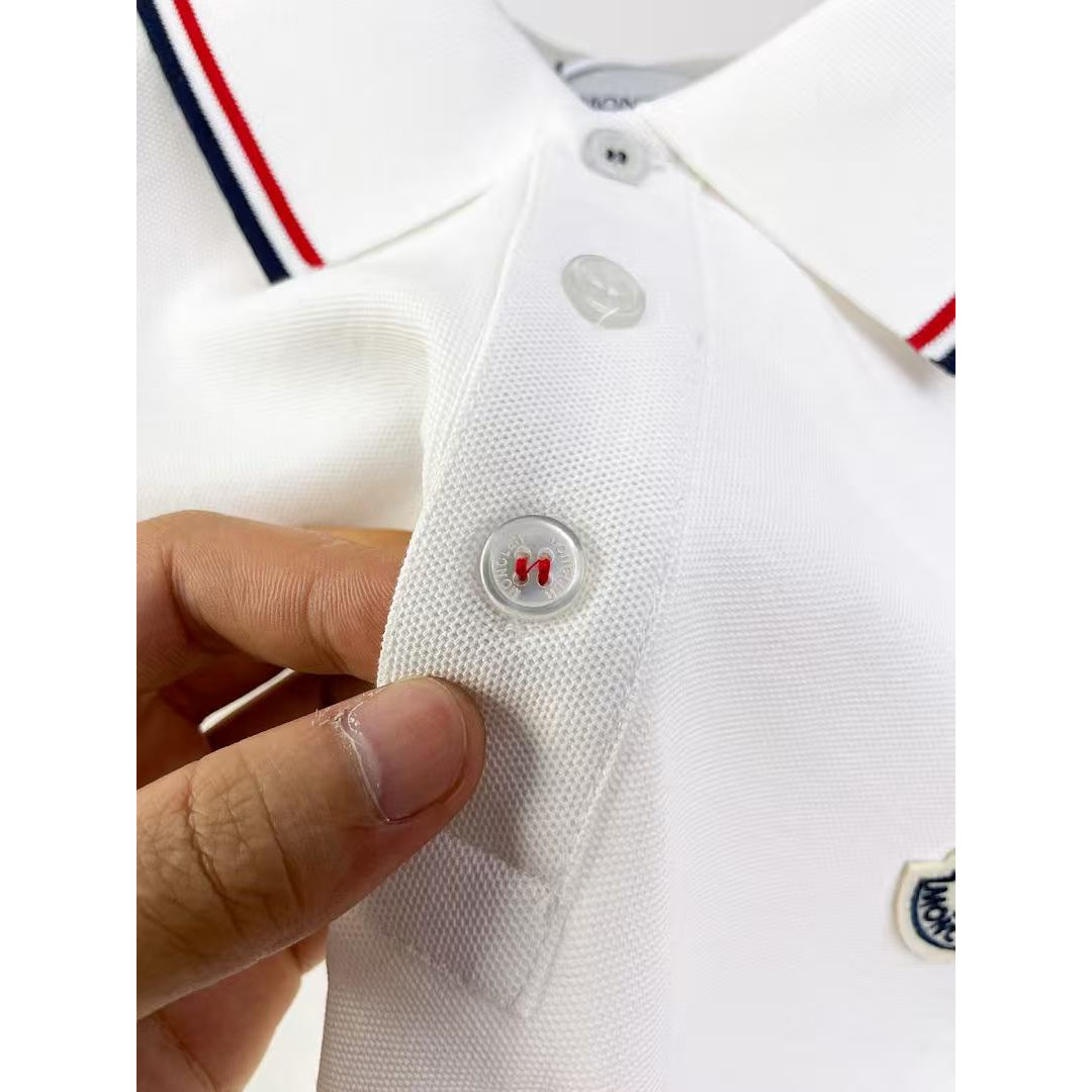 <p>MONCLER 贴片长袖Polo衫(白)</p>
