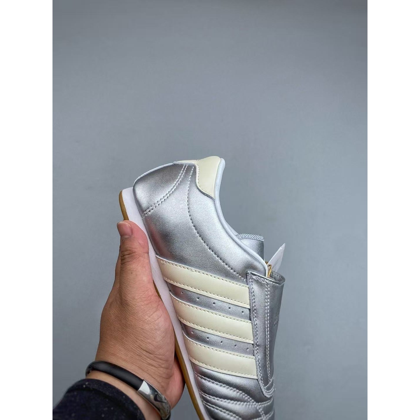 <p>Adidas TEAKWONDO M 训练鞋(銀)</p>