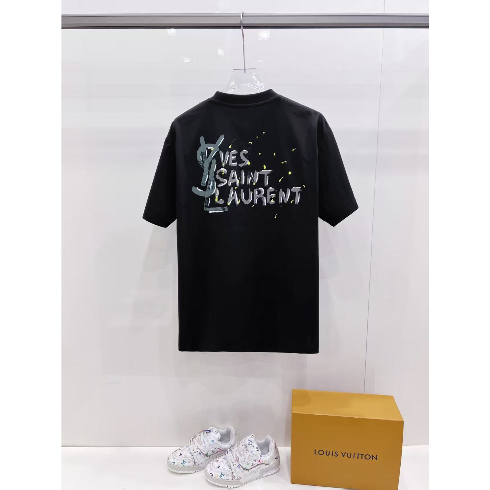<p>YSL 微阔版 短袖T(黑)</p>