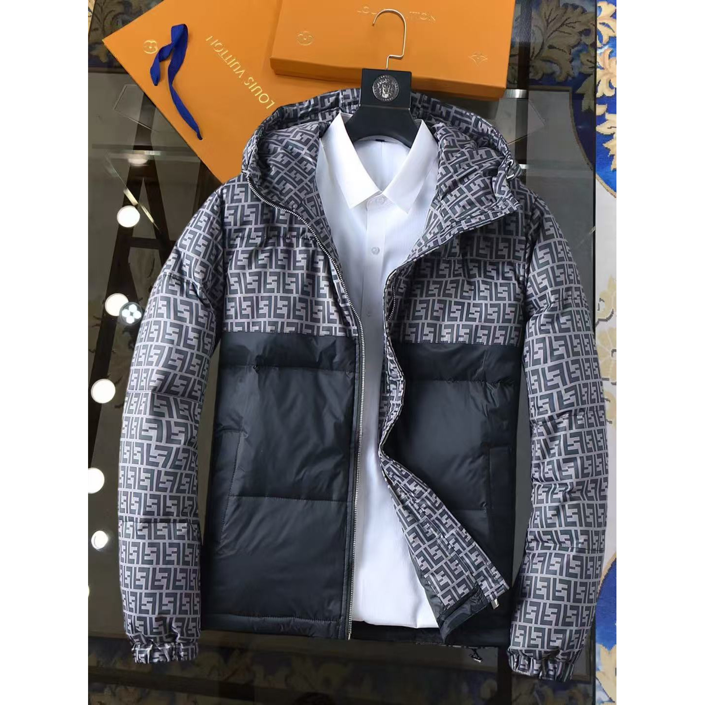 <p>FENDI 新款羽绒服</p>