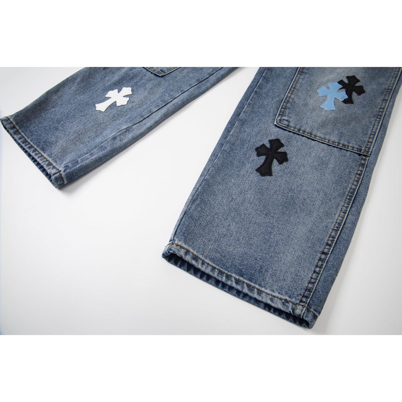 <p>CHROME HEARTS 蓝伐木白皮拼皮牛仔裤(1741#)</p>