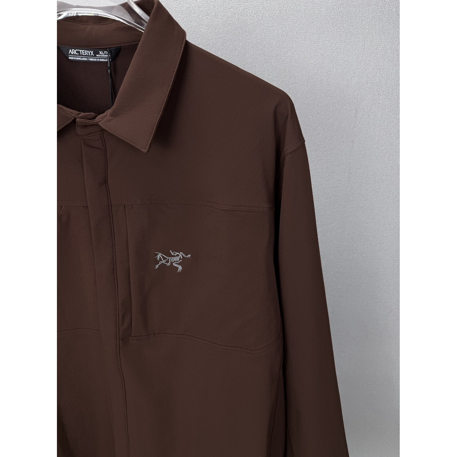 <p>Arc'teryx 情侣款翻领夹克外套(大红色)</p>