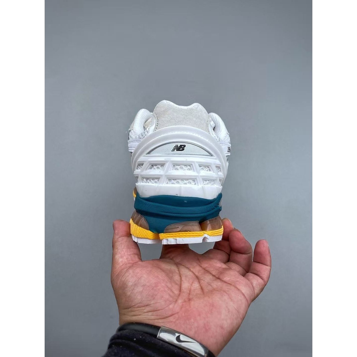 <p>New Balance 运动慢跑鞋(白)&nbsp;</p>