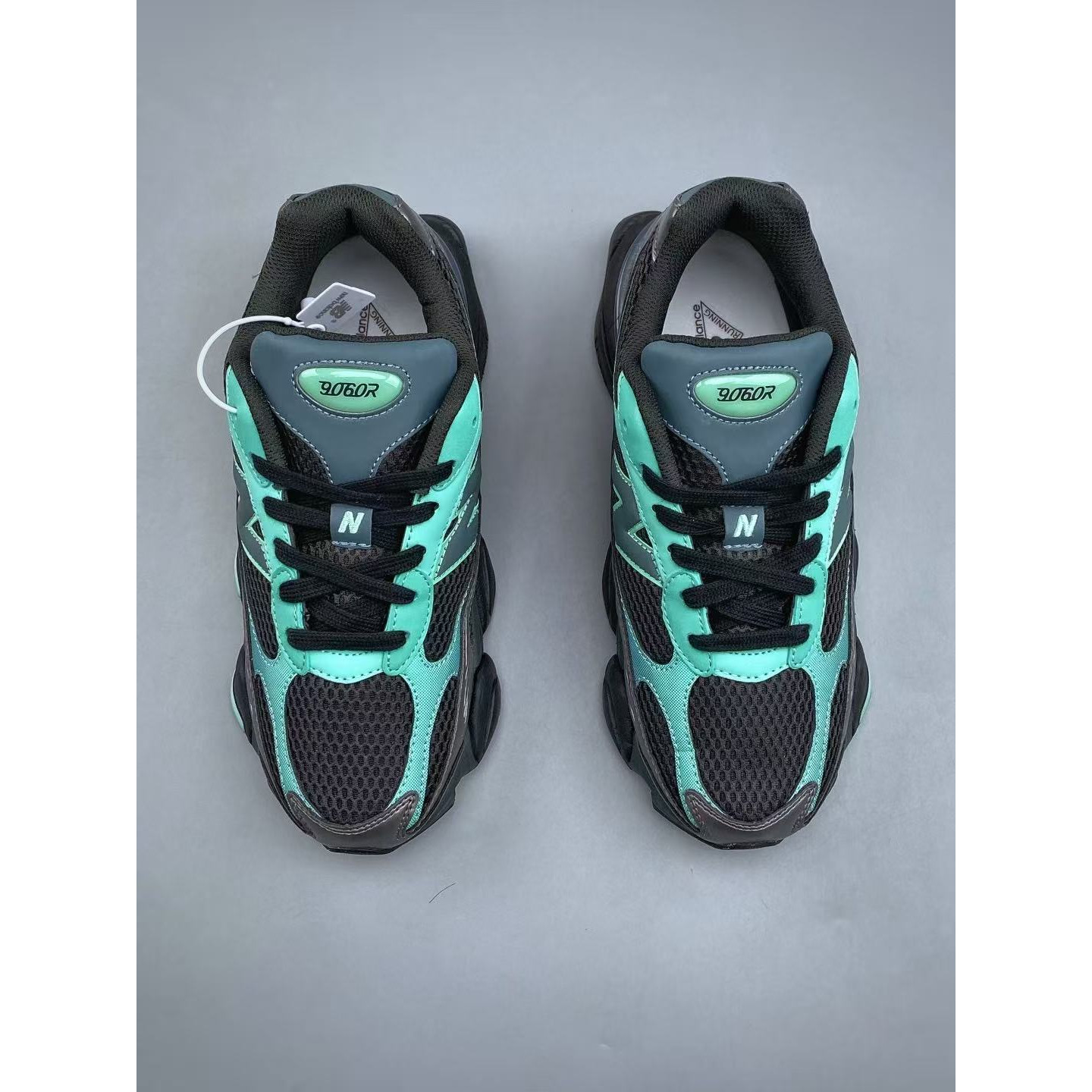 <p>New Balance NB9060 休闲生活鞋</p>