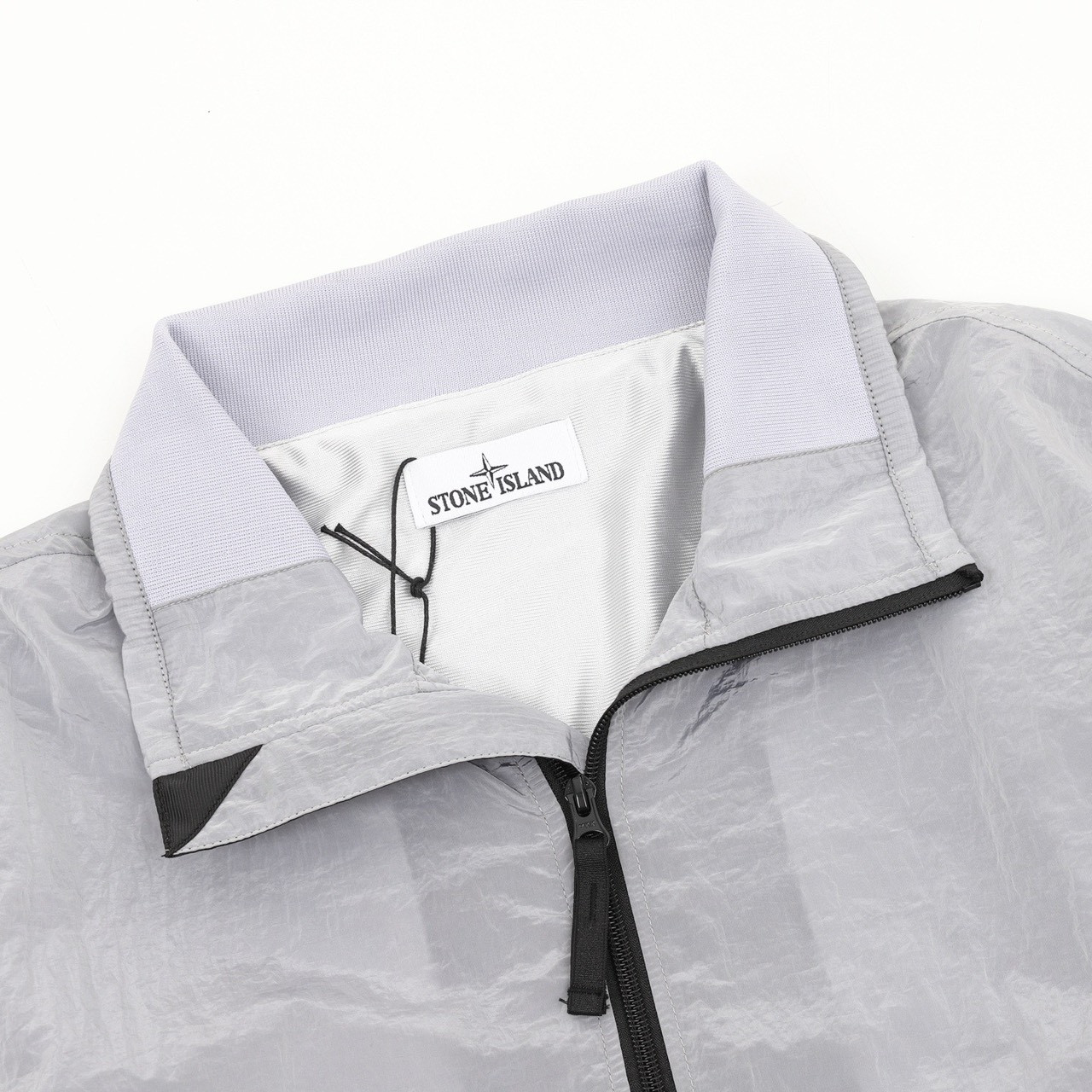 <p>Stone Island Nylon Meta 系列金属尼龙外套</p>