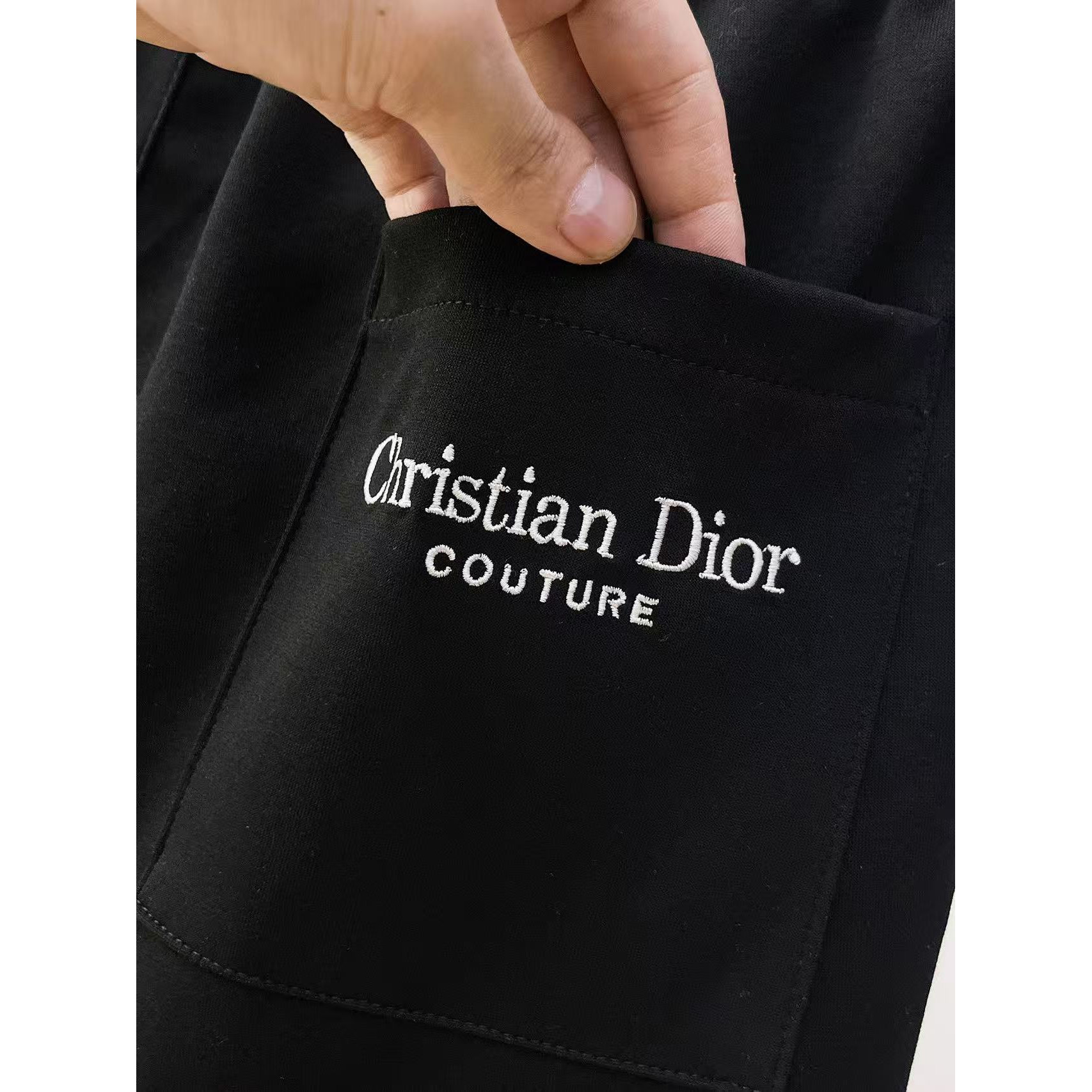 <p>DIOR 专柜新款休闲短裤(黑)</p>