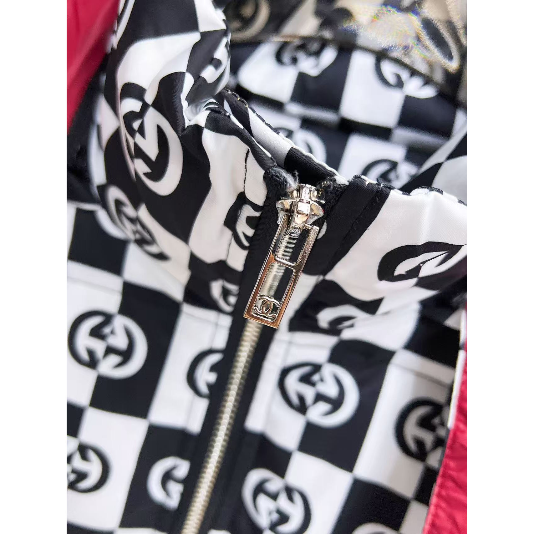 <p>GUCCI 秋冬新款羽绒服(黑)</p>