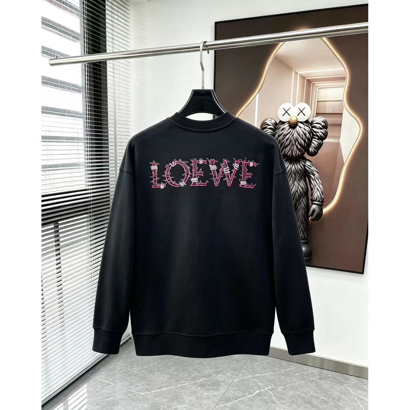 <p>LOEWE&nbsp;圓領長袖T恤(黑)</p>