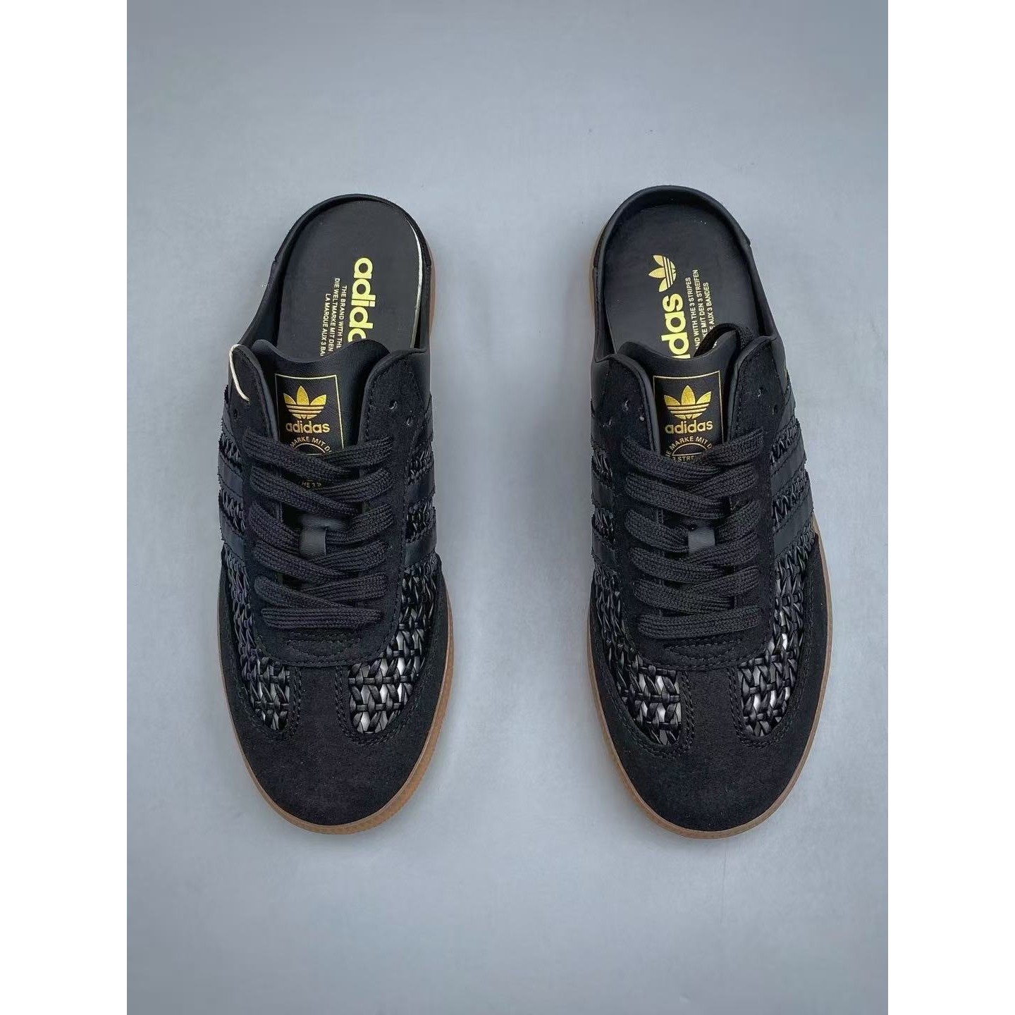 <p>Adidas&nbsp; 包头拖鞋(黑)</p>