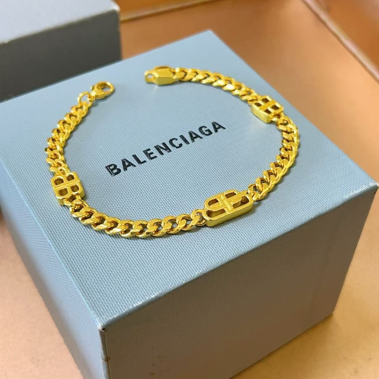 <p>Balenciaga 手链/项链</p>