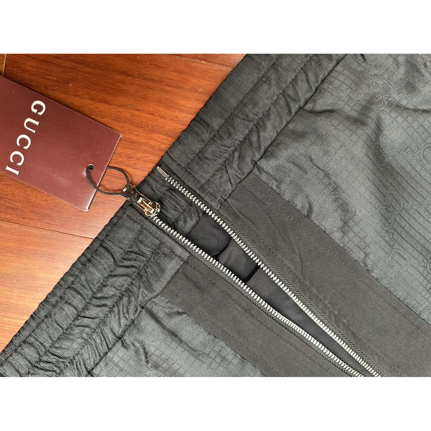 <p>GUCCI 织带互扣双G立领防风夹克(黑)</p>
