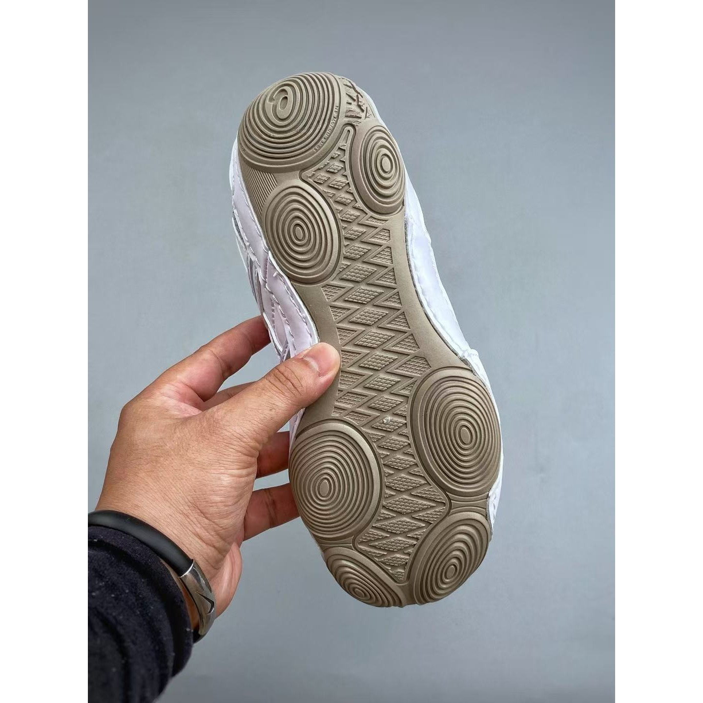 <p>Asics Hypersync 时尚复古透气轻便薄底德训鞋(白)</p>