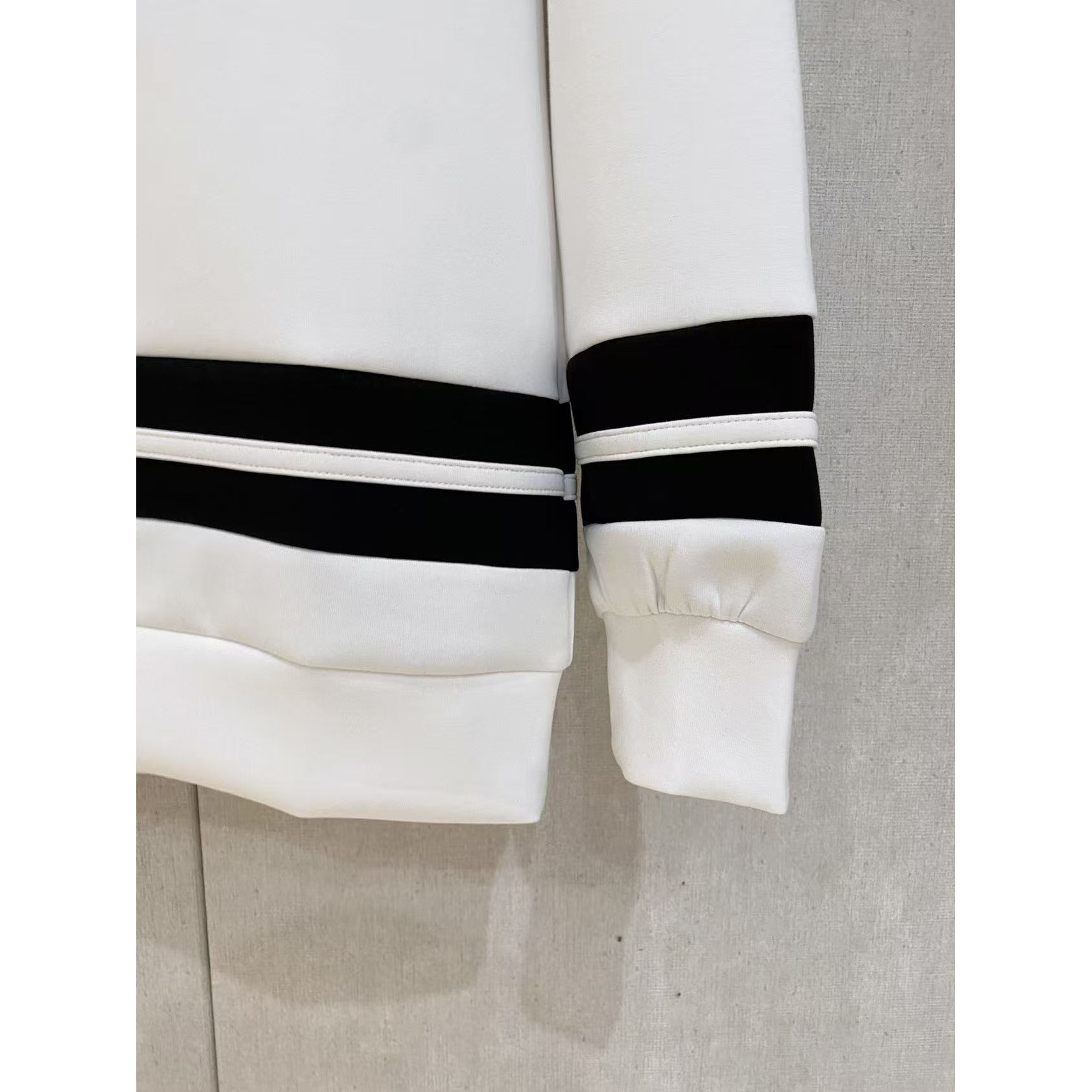 <p>CHROME HEARTS 太空棉卫衣(白)</p>