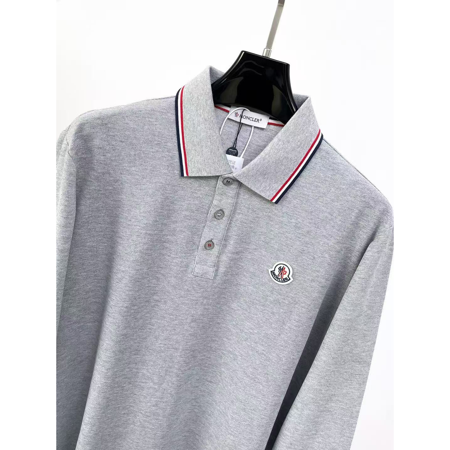 <p>MONCLER 贴片长袖Polo衫(灰)</p>