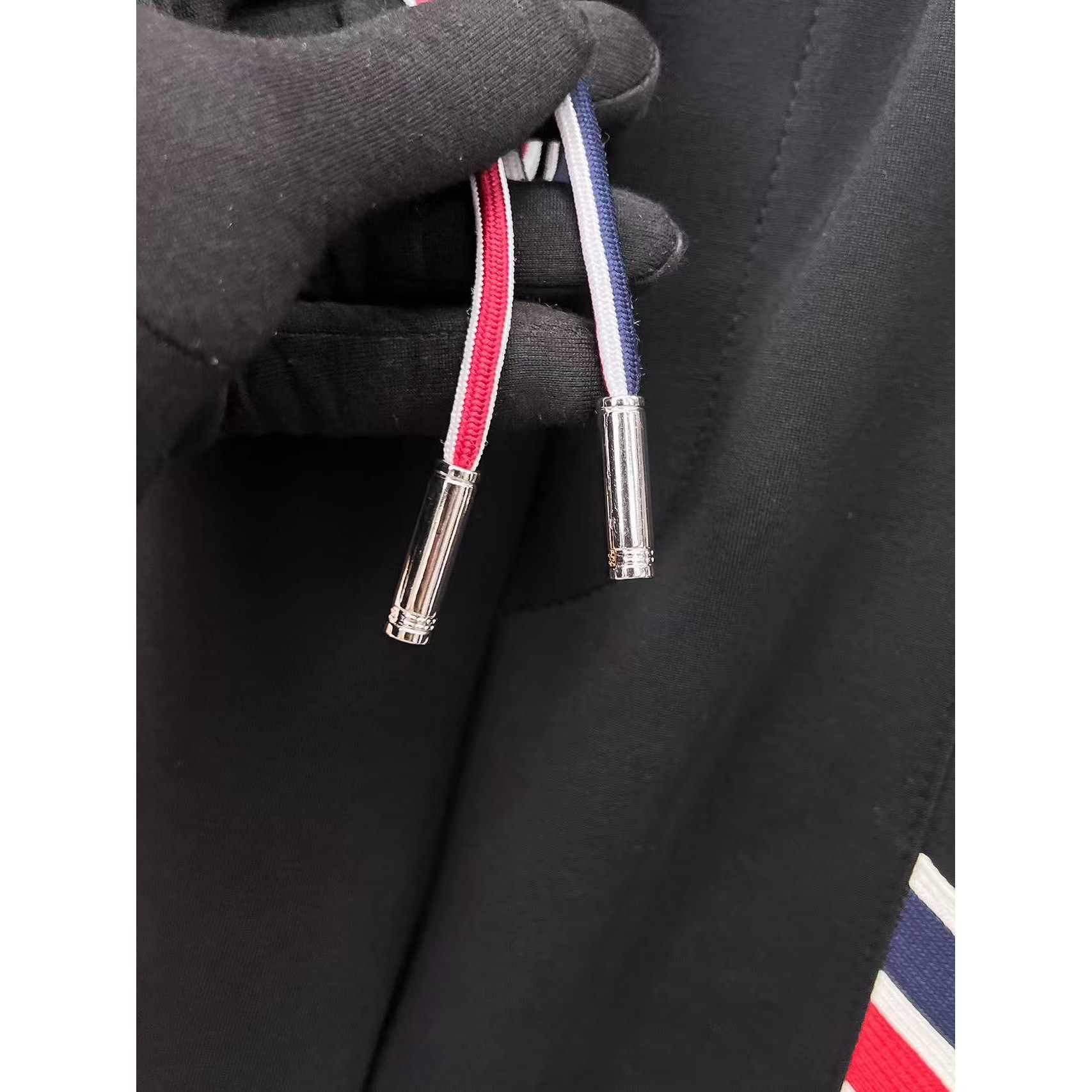 <p>MONCLER 专柜新款休闲短裤(黑)</p>