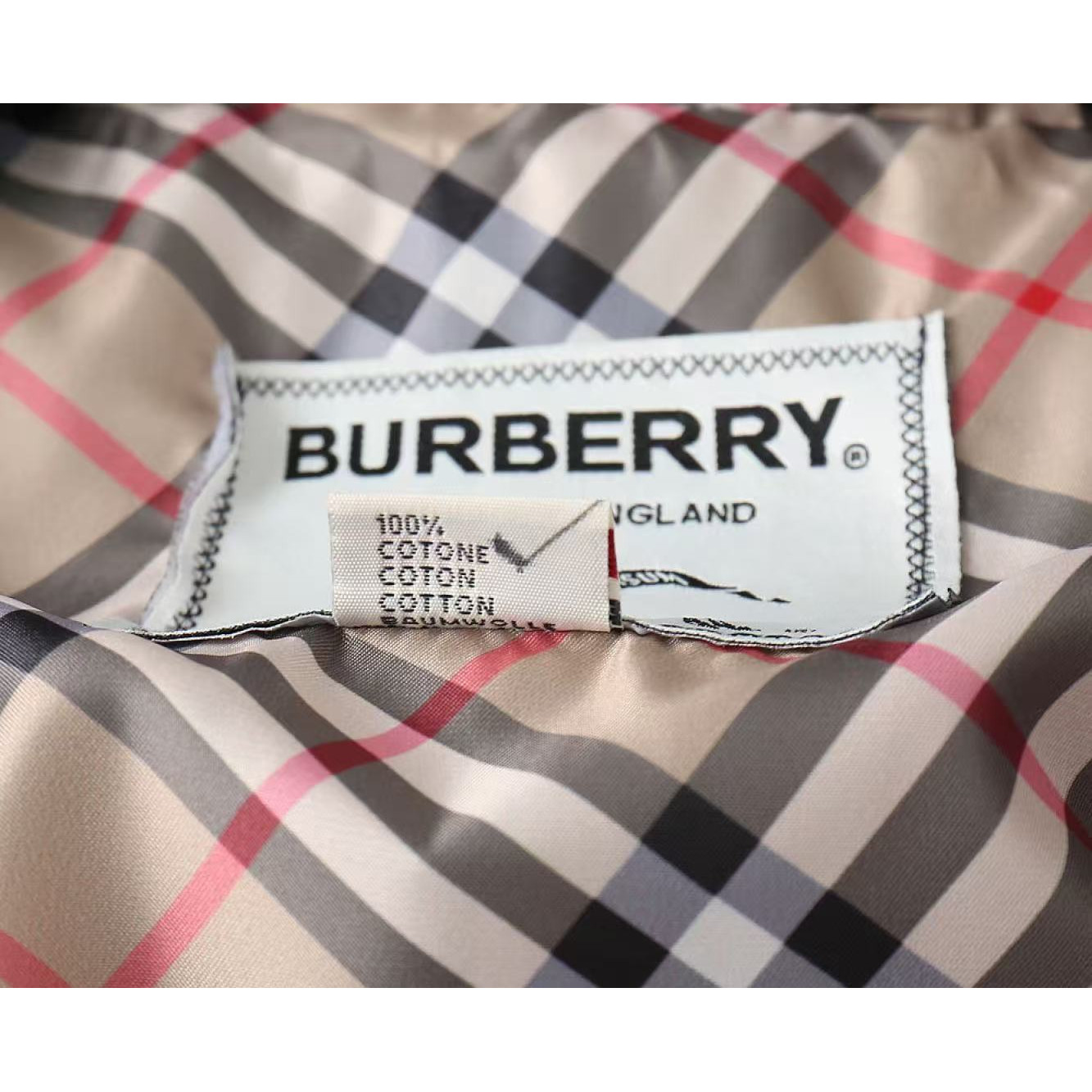 <p>BURBERRY 男士夹克外套(藏青)</p>