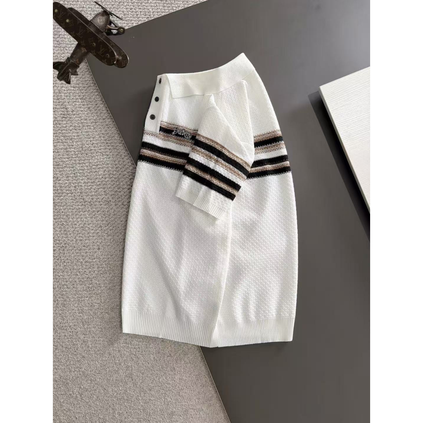 <p>BURBERRY&nbsp;男款短袖T恤(786898)</p>