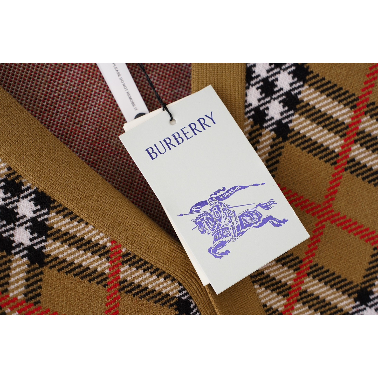 <p>BURBERRY 开衫毛衣(X28)</p>