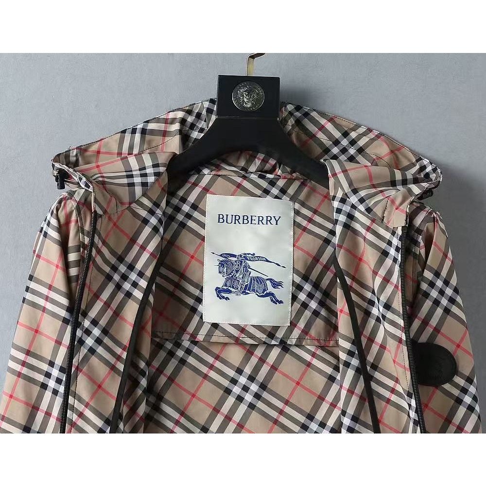 <p>BURBERRY 男士夹克外套(800892)</p>