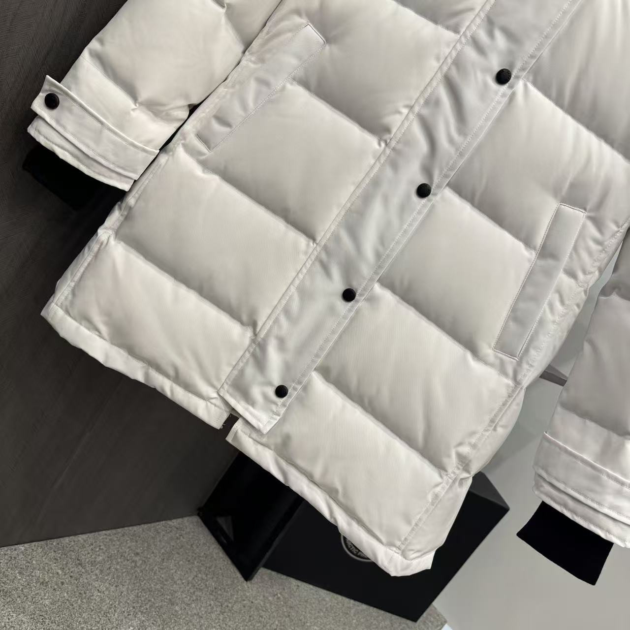 <p>Canada Goose Shelburn*派克大衣羽绒服(純白黑標)</p>