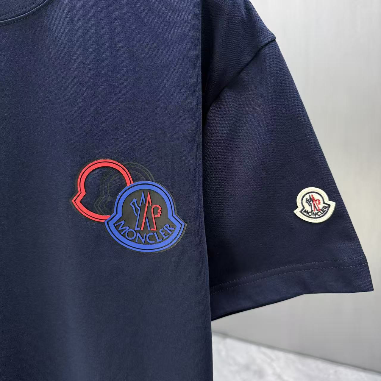 <p>Moncler 短袖T恤(深藍)</p>