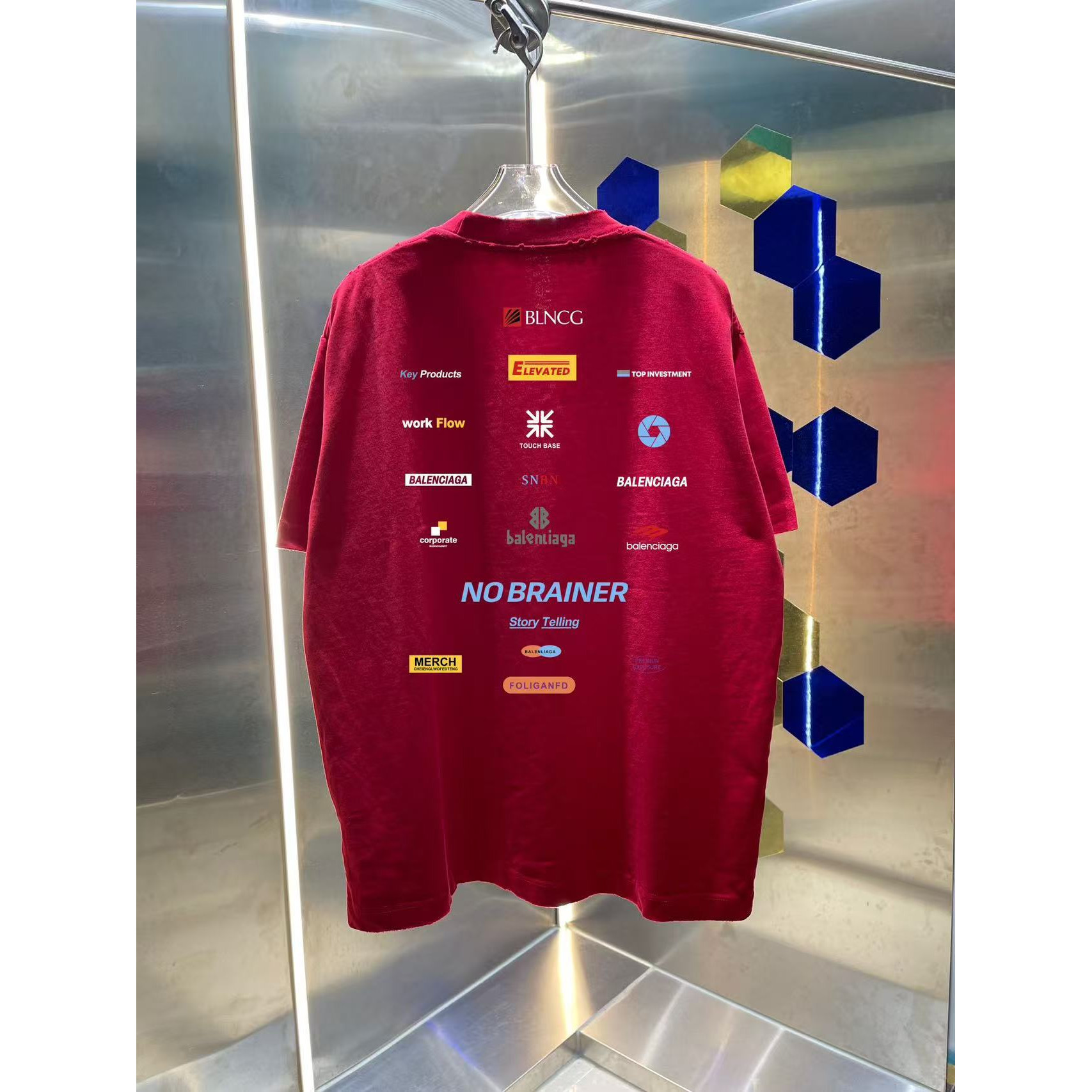 <p>Maison Margiela 洗水磨破短袖T恤(洗水紅)</p>
