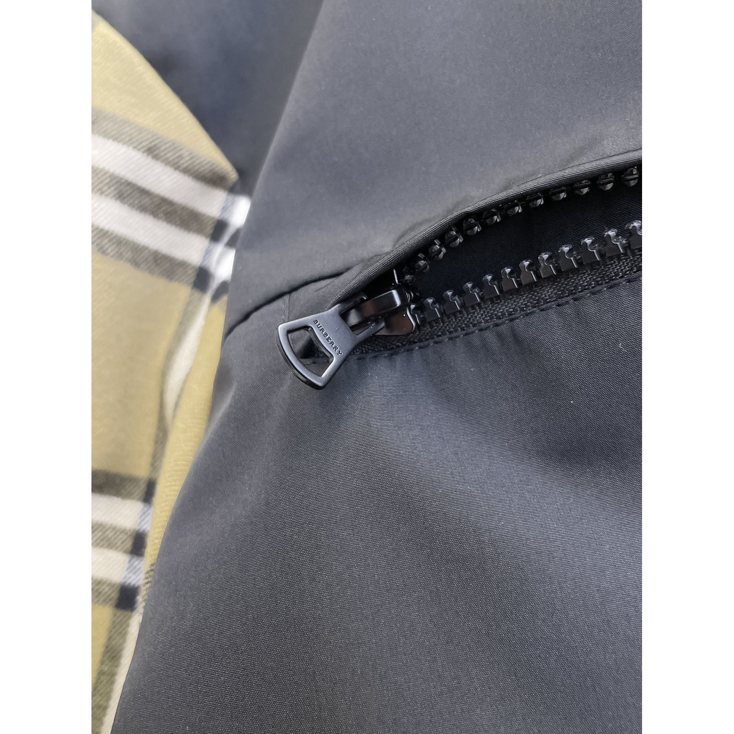 <p>BURBERRY&nbsp;男士夹克外套</p>