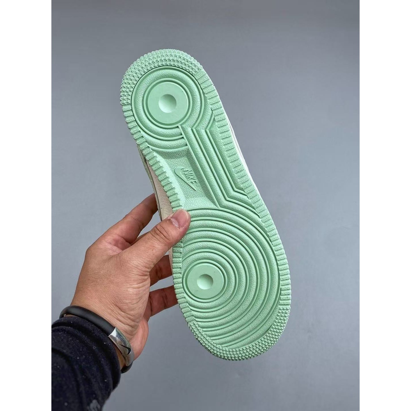 <p>Nike Air Force1 07 low &nbsp;联名款(綠)</p>