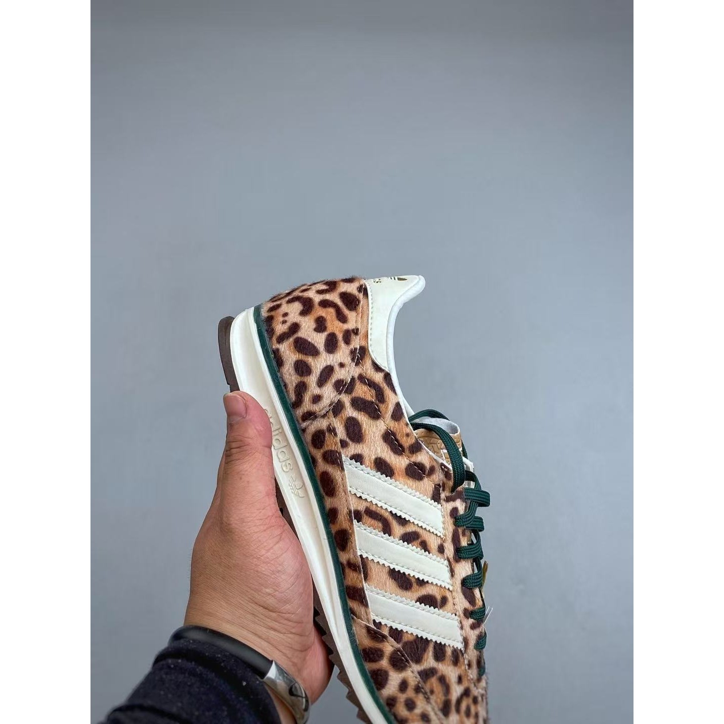 <p>Adidas 复古休闲运动鞋(豹紋)</p>