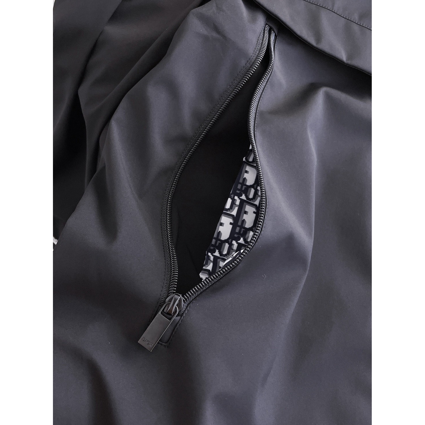 <p>DIOR 男士夹克外套(黑)</p>