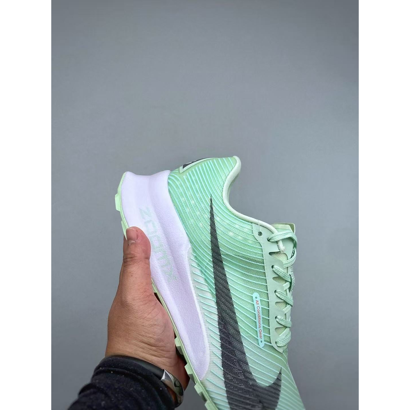 <p>Nike Zoomx ACG Ultrafly Trail&nbsp; 透气越野跑步鞋&nbsp;</p>