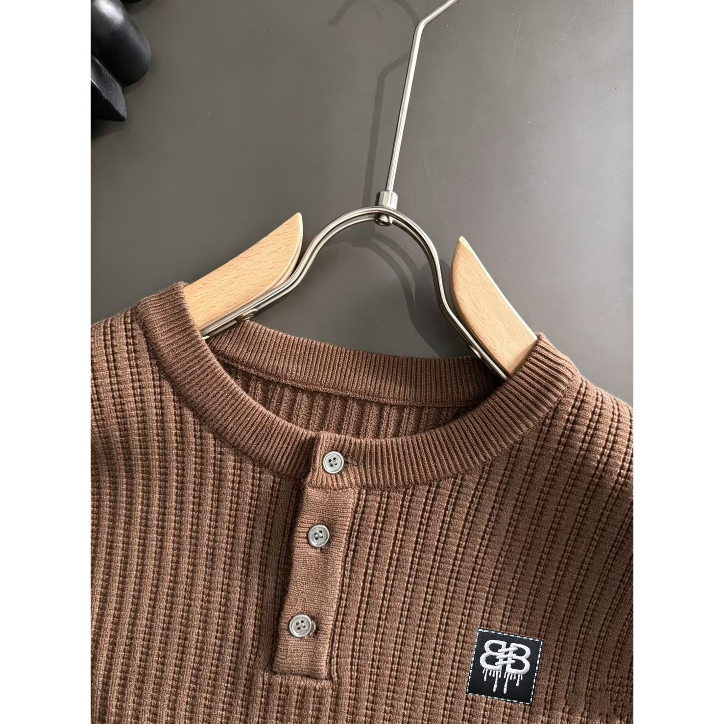 <p>Balenciaga&nbsp;高品质男士毛衣(棕)</p>