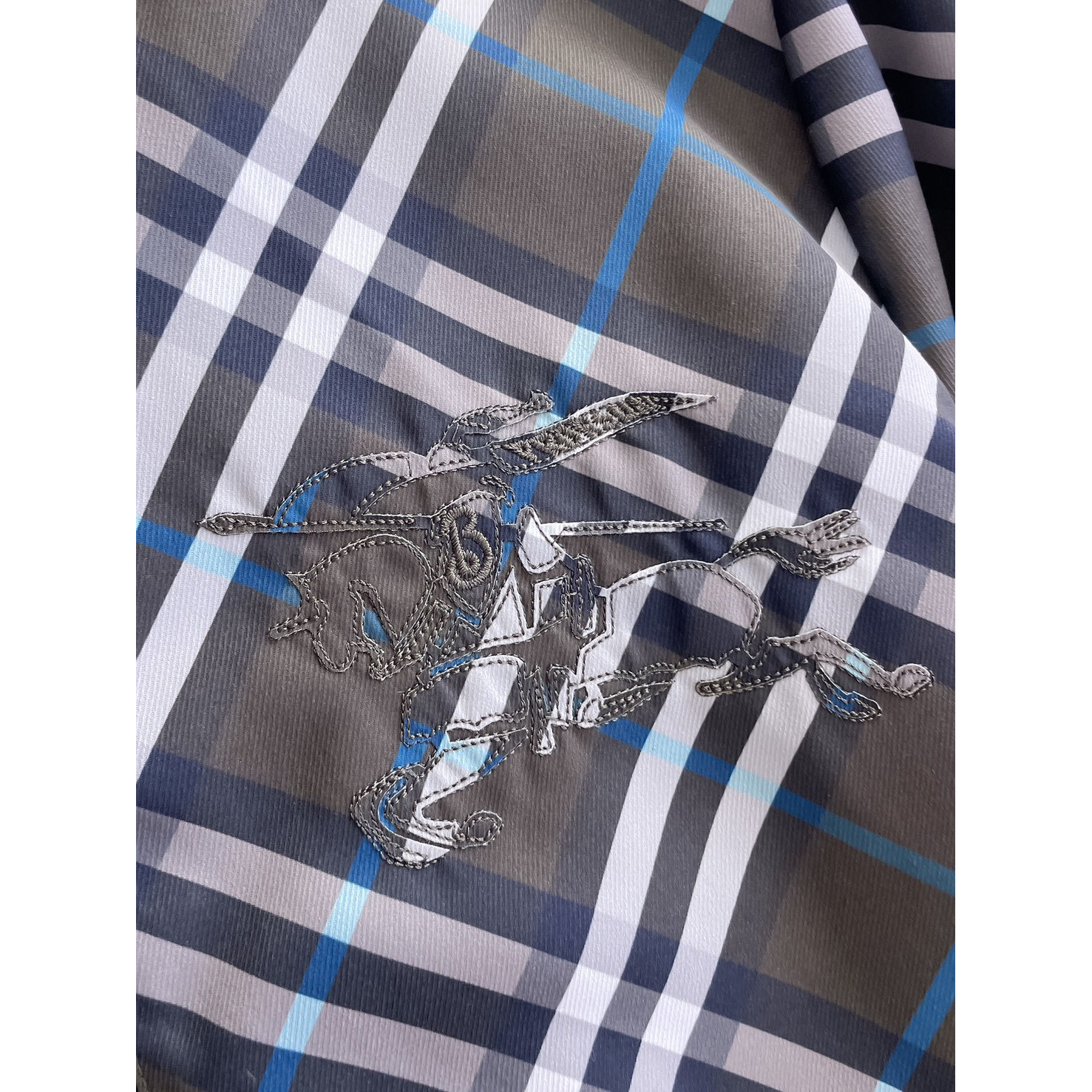 <p>BURBERRY 男士夹克外套(雙面穿)</p>

<p>&nbsp;</p>