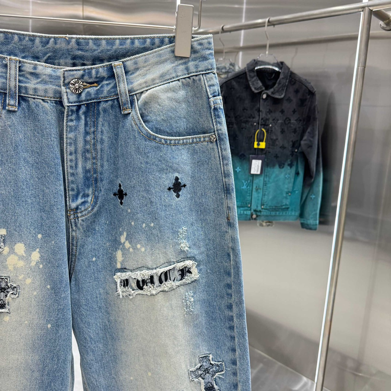 <p>CHROME HEARTS 十字架磨破牛仔裤(藍)</p>