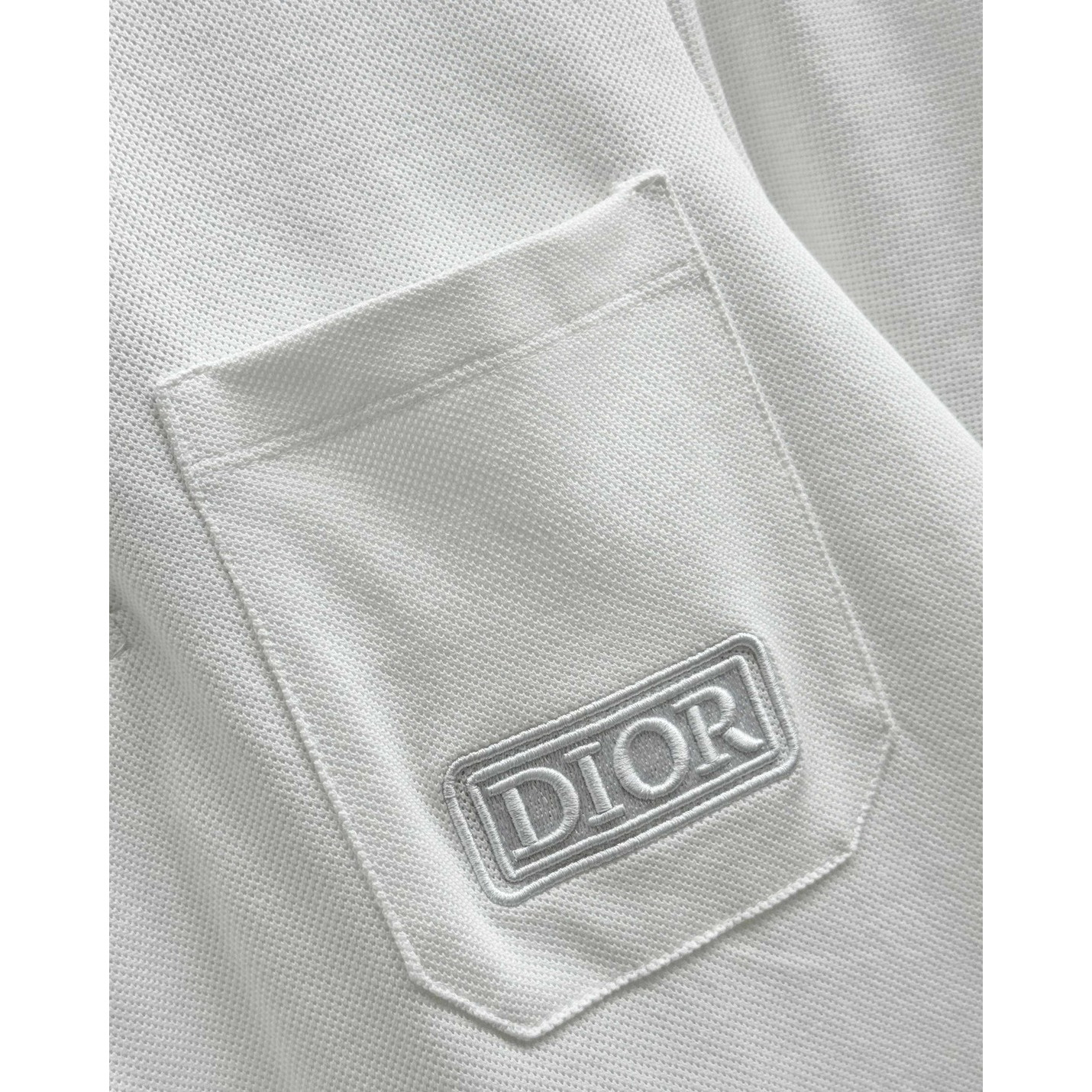 <p>DIOR&nbsp;短袖翻领polo衫(白)</p>