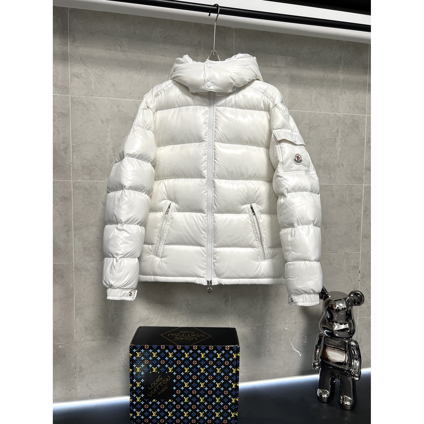 <p>Moncler 羽绒服 (白)</p>