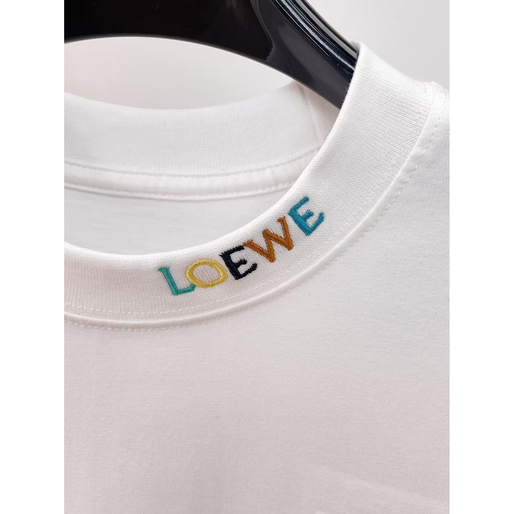 <p>LOEWE&nbsp;专柜新款短袖T恤(白)</p>