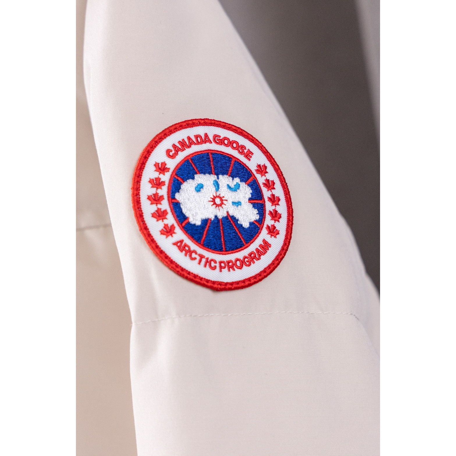 <p>Canada Goose 17款 Macmillan Parka 麦克米伦 系列男士派克羽绒服(奶白色)</p>