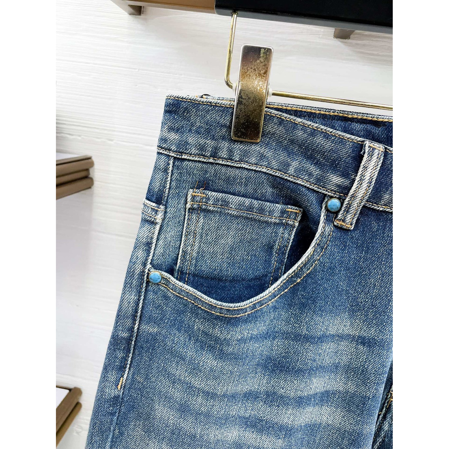 <p>D&amp;G&nbsp;高品质牛仔裤</p>