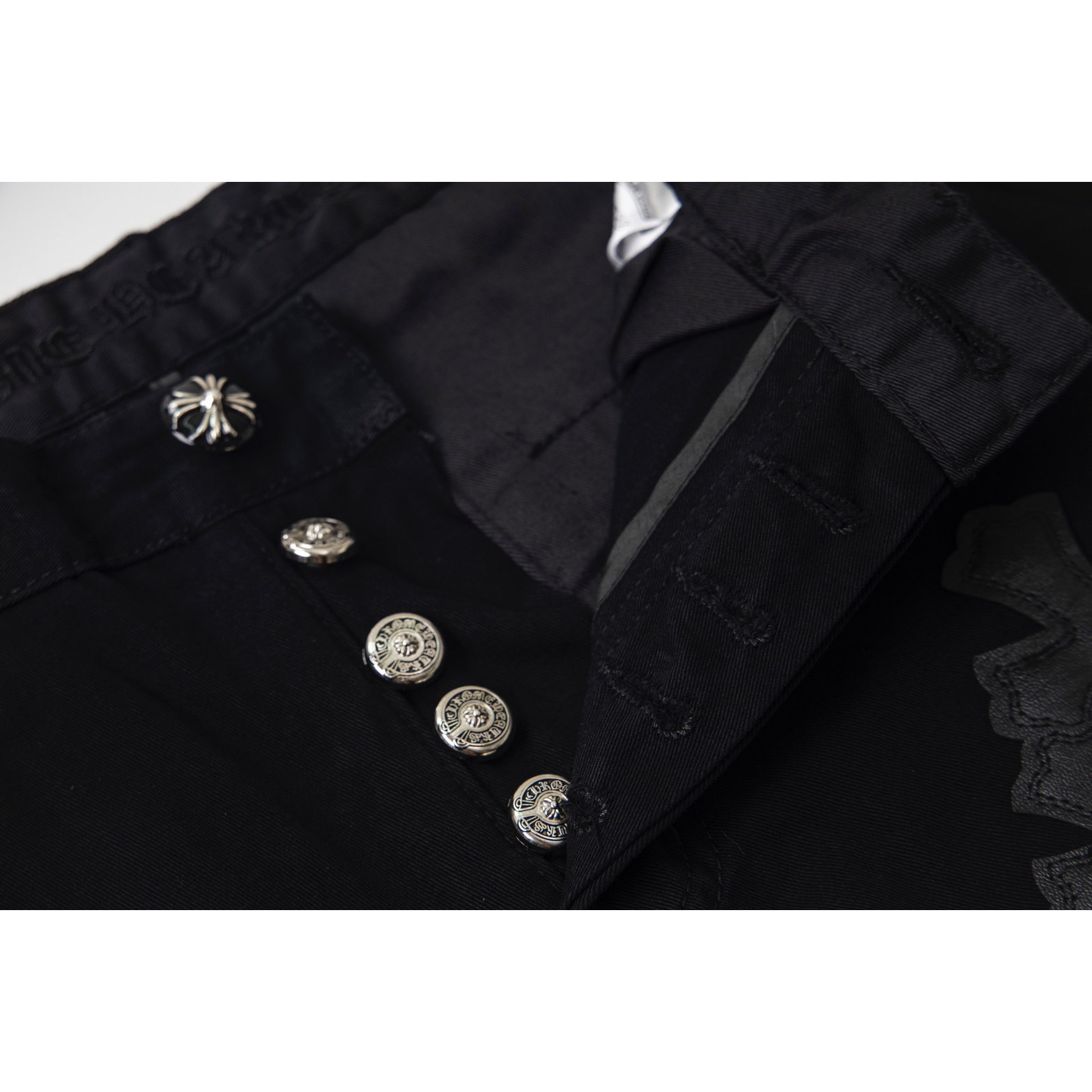 <p>CHROME HEARTS 黑棕迷彩十字贴皮牛仔裤(1753#)</p>