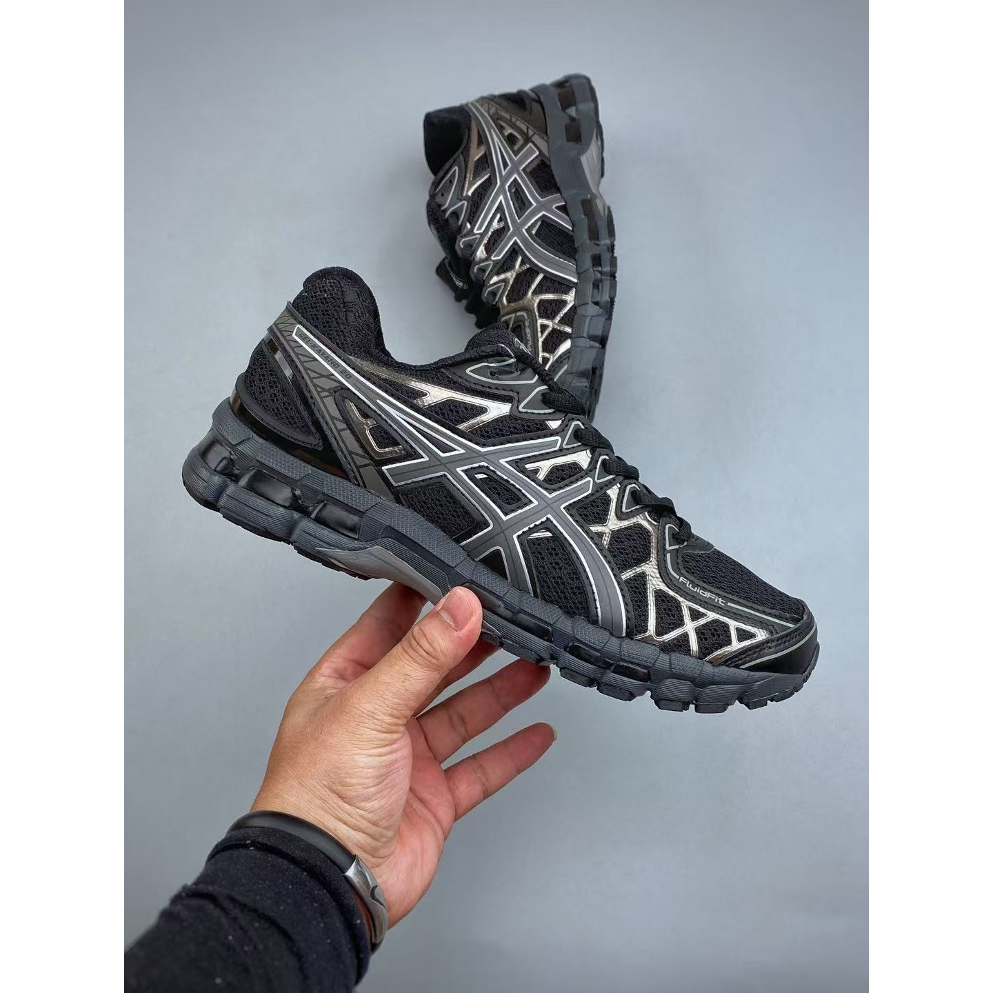 <p>Asics Gel-Kayano 20代 透气专业跑鞋(黑)</p>