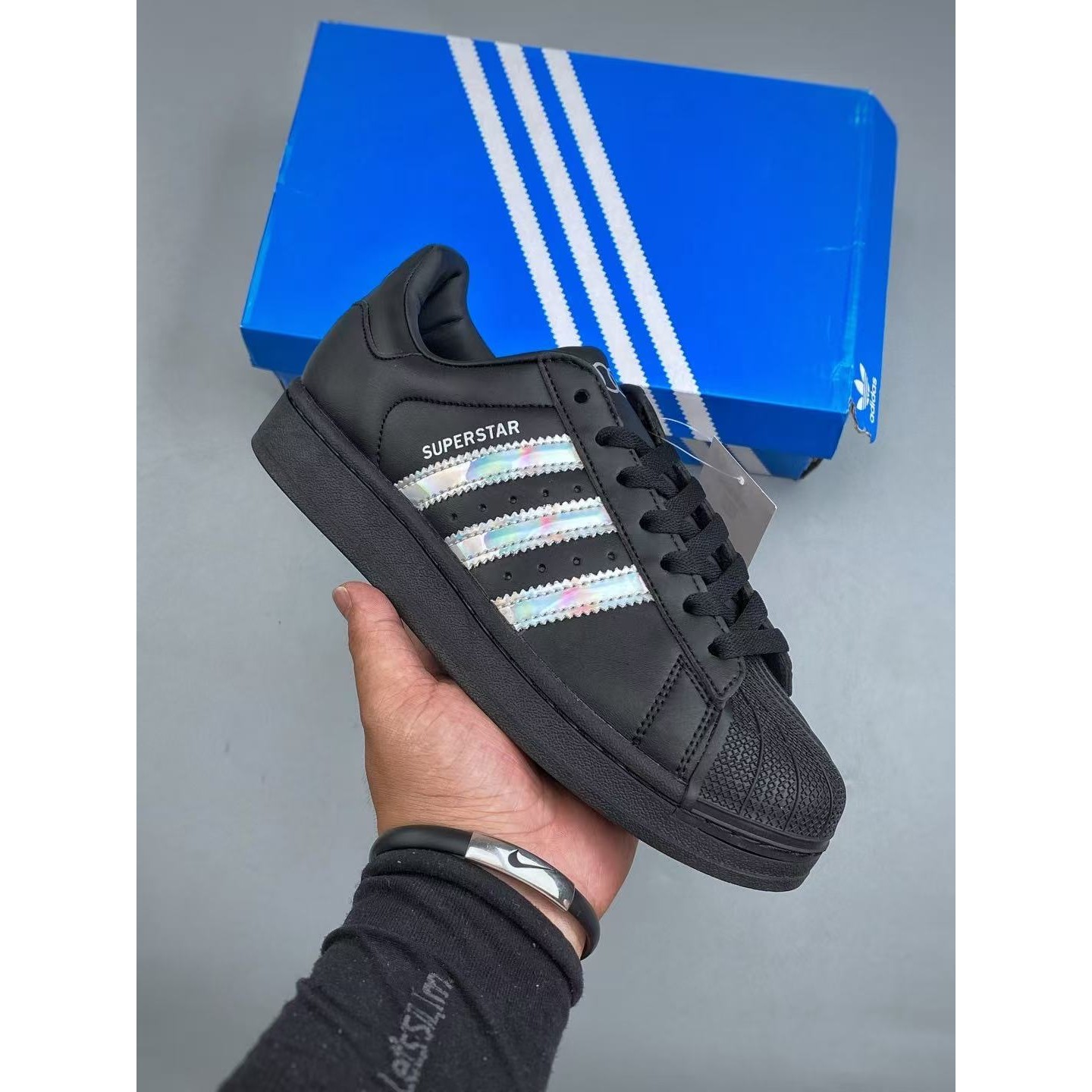 <p>Adidas Originals Superstar 休闲运动板鞋(黑)</p>