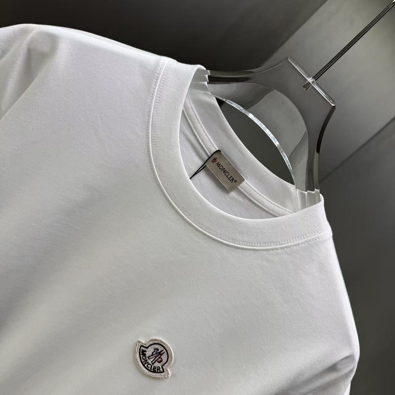 <p>Moncler 短袖T恤(白)</p>