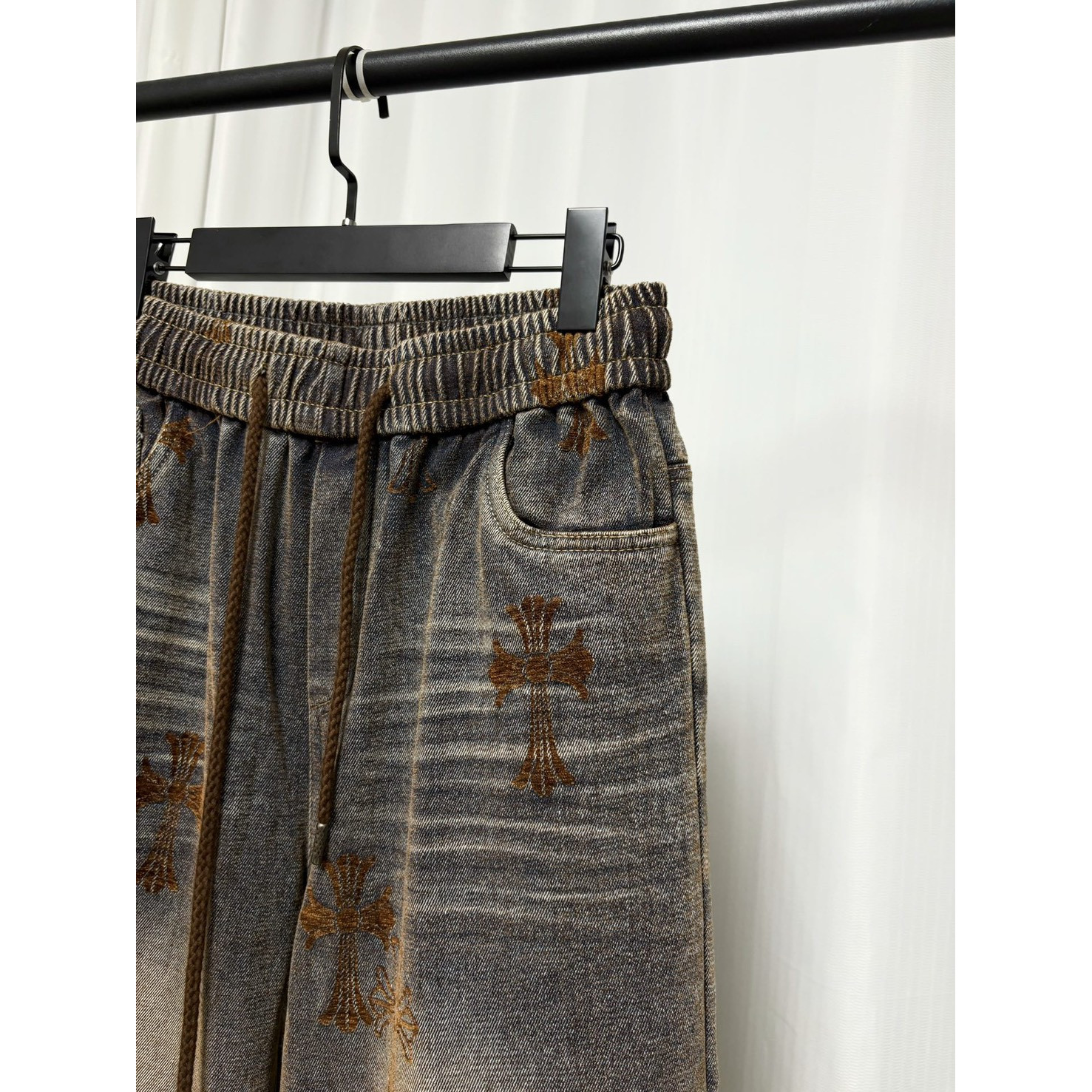 <p>Chrome Hearts 加绒牛仔长裤</p>