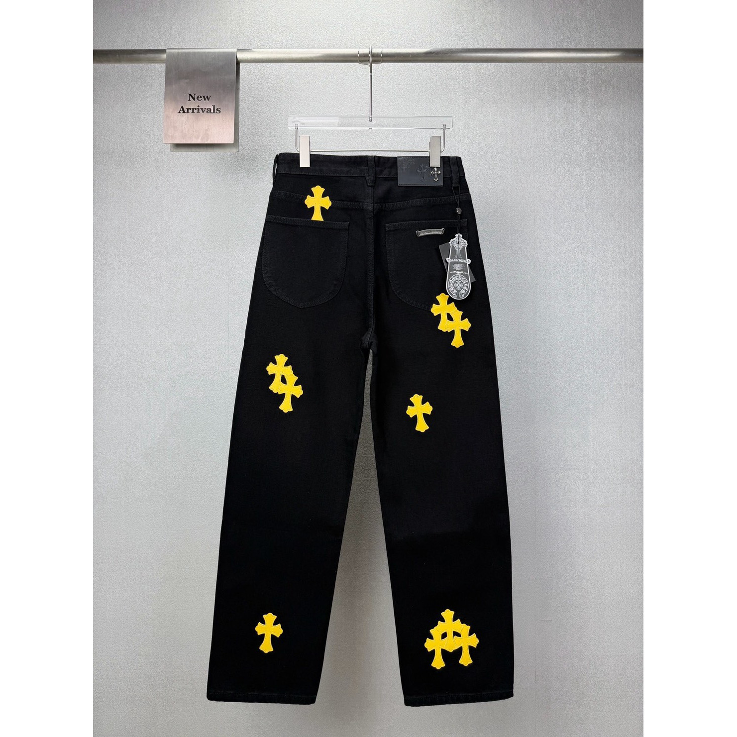 <p>CHROME HEARTS&nbsp;黄色十字架牛仔裤</p>