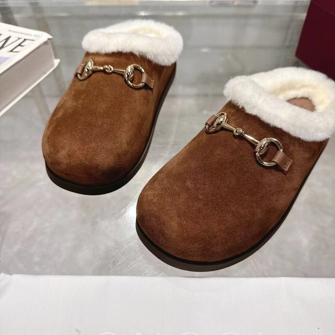 <p>GUCCI 穆勒羊毛拖鞋</p>