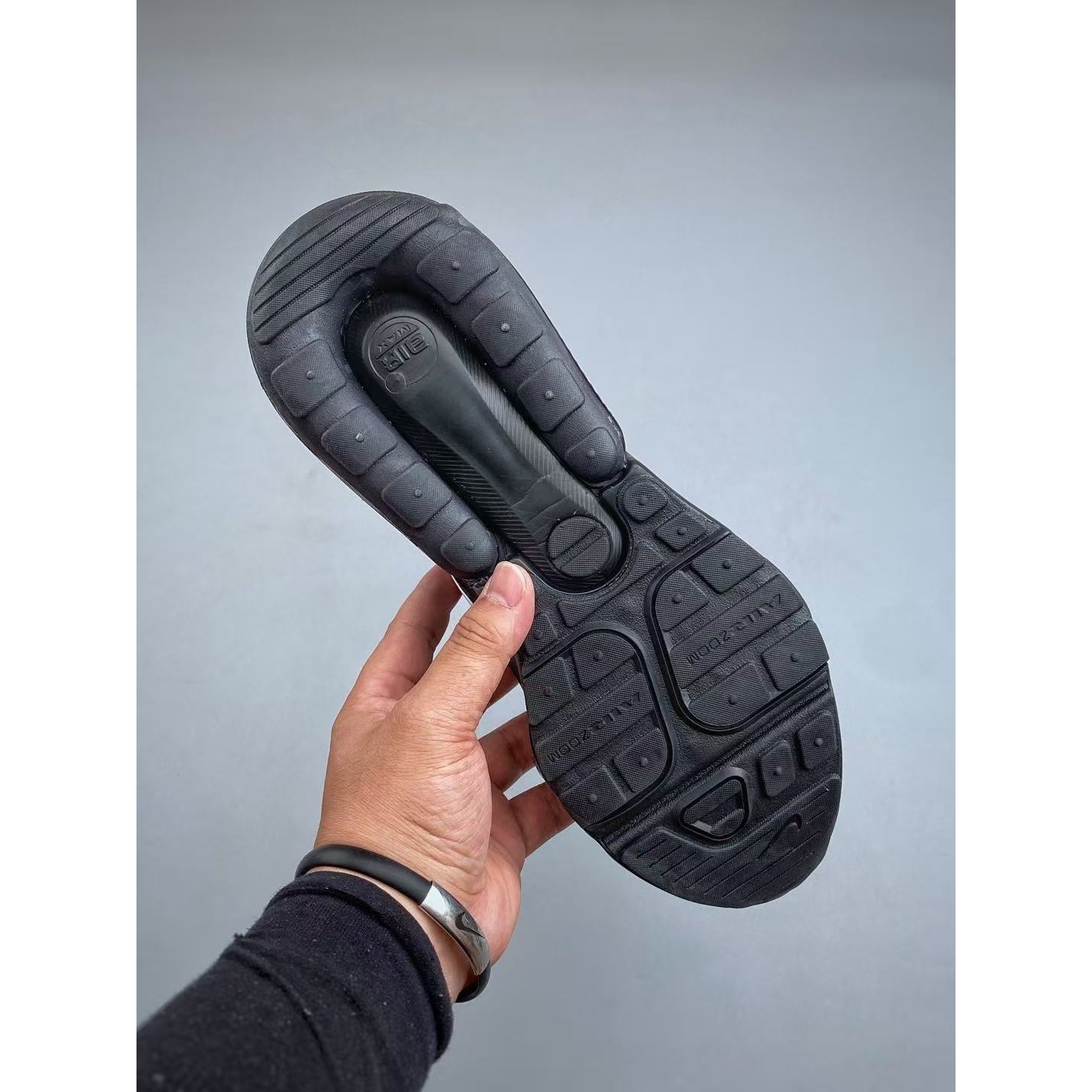 <p>Nike AIR MAX 气垫休闲跑鞋(黑)</p>